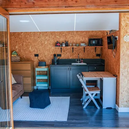 The Chard, Netherby, A Micro In A Rural Setting With A Hot Tub Holiday home