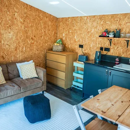 The Chard, Netherby, A Micro In A Rural Setting With A Hot Tub Holiday home