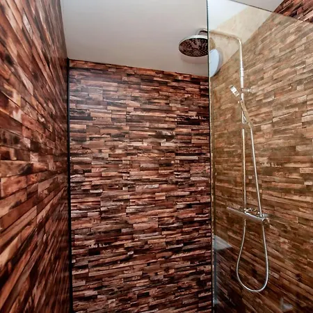 Дом отдыха The Chard, Netherby, A Micro In A Rural Setting With A Hot Tub